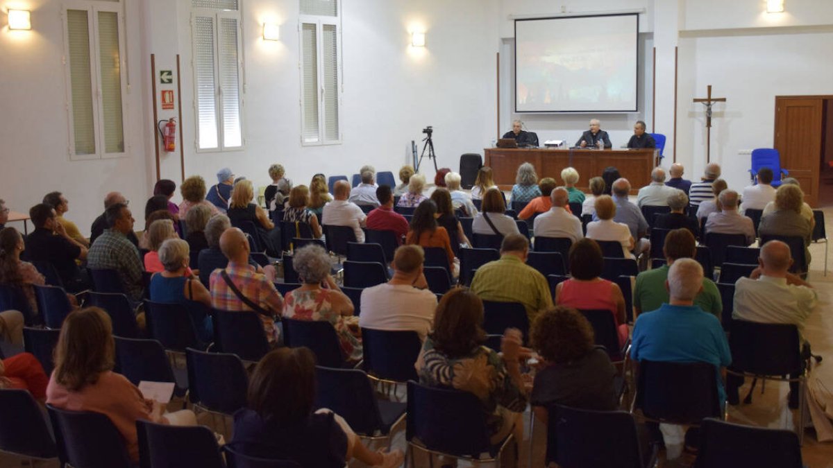Reúne a representantes de las diócesis españolas, de la vida consagrada y de los distintos movimientos y asociaciones de laicos.