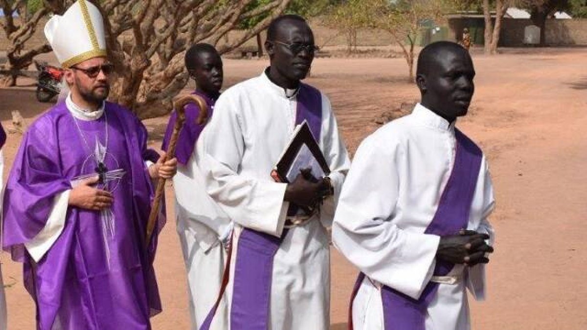 Christian Carlassare en una foto de 2022 como obispo de Rumbek, en 2024 pasa a Bentiu