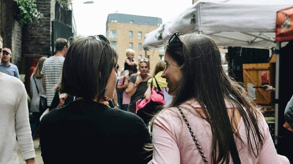 Somos seres relacionales, lo que implica que en cierta medida no nos pertenecemos, por que somos en la medida de otros y eso genera deberes. Foto: Alicia Steels / Unsplash.