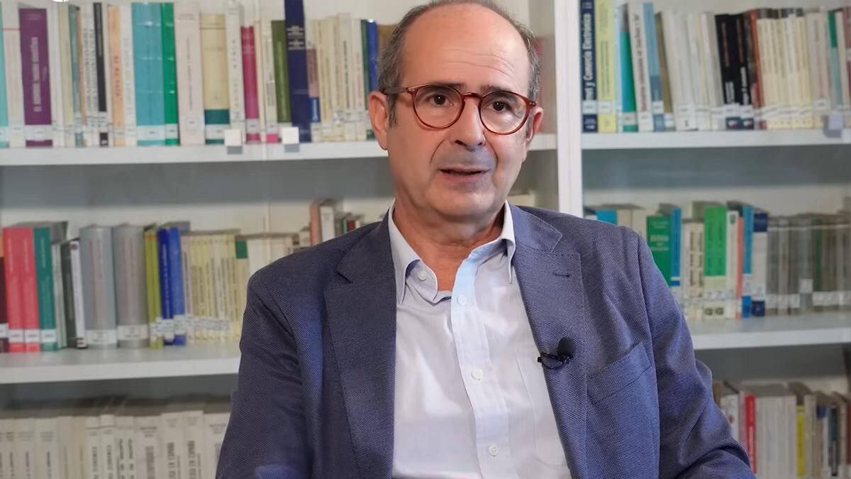 El profesor Higinio Marín es muy crítico con la Agenda 2030 como expresión de una pretensión totalitaria cuyas raíces filosóficas analiza. Foto: captura entrevista 'La Antorcha' (ACdP).