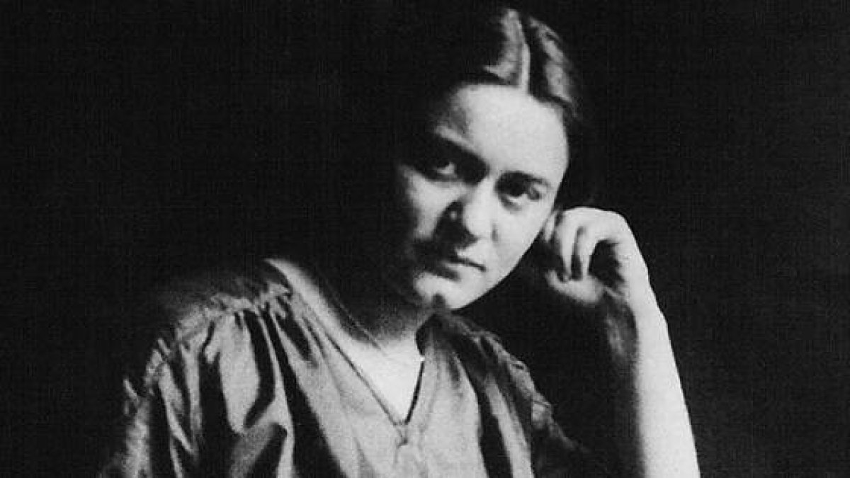 Edith Stein, judía agnóstica,fue la primera mujer en Alemania en doctorarse en filosofía... luego se hizo monja carmelita