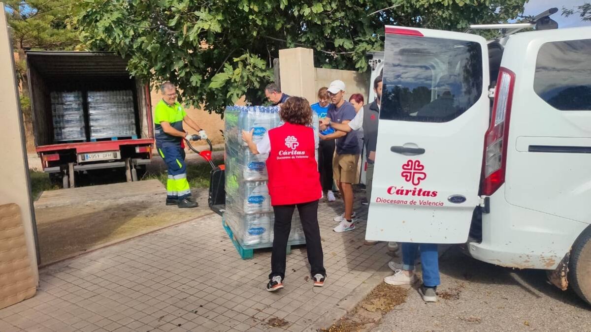 Cáritas se está movilizando y utilizando todos sus recursos tanto a nivel nacional, diocesano y local para ayudar a los damnificados por la Dana.