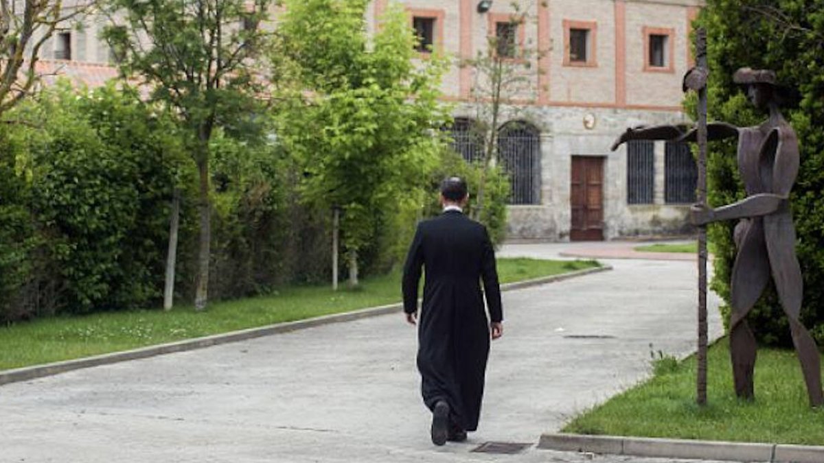 El sacerdote José Ceacero, en la imagen, fue portavoz de la comunidad cismática durante algún tiempo, hasta que, tanto él como su obispo, Pablo Rojas, tuvieron que marcharse del monasterio burgalés.
