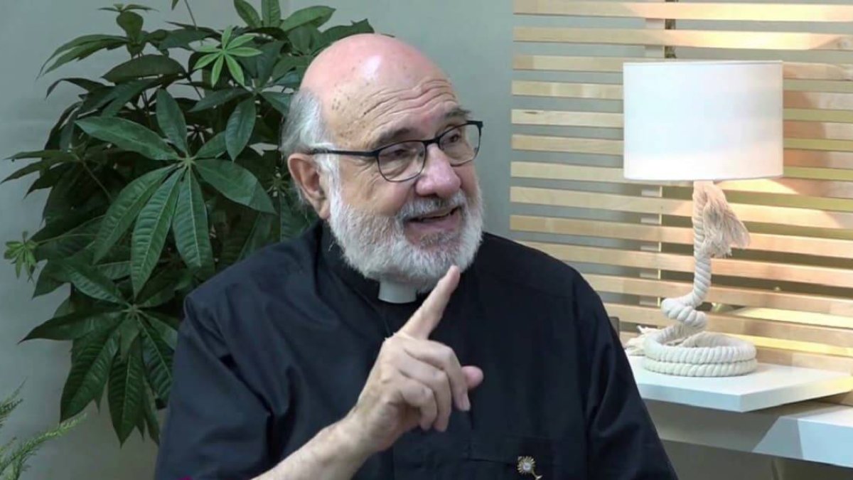 El padre Justo Lofeudo, misionero de la Santísima Eucaristía, es un apóstol de las capillas de Adoración Perpetua