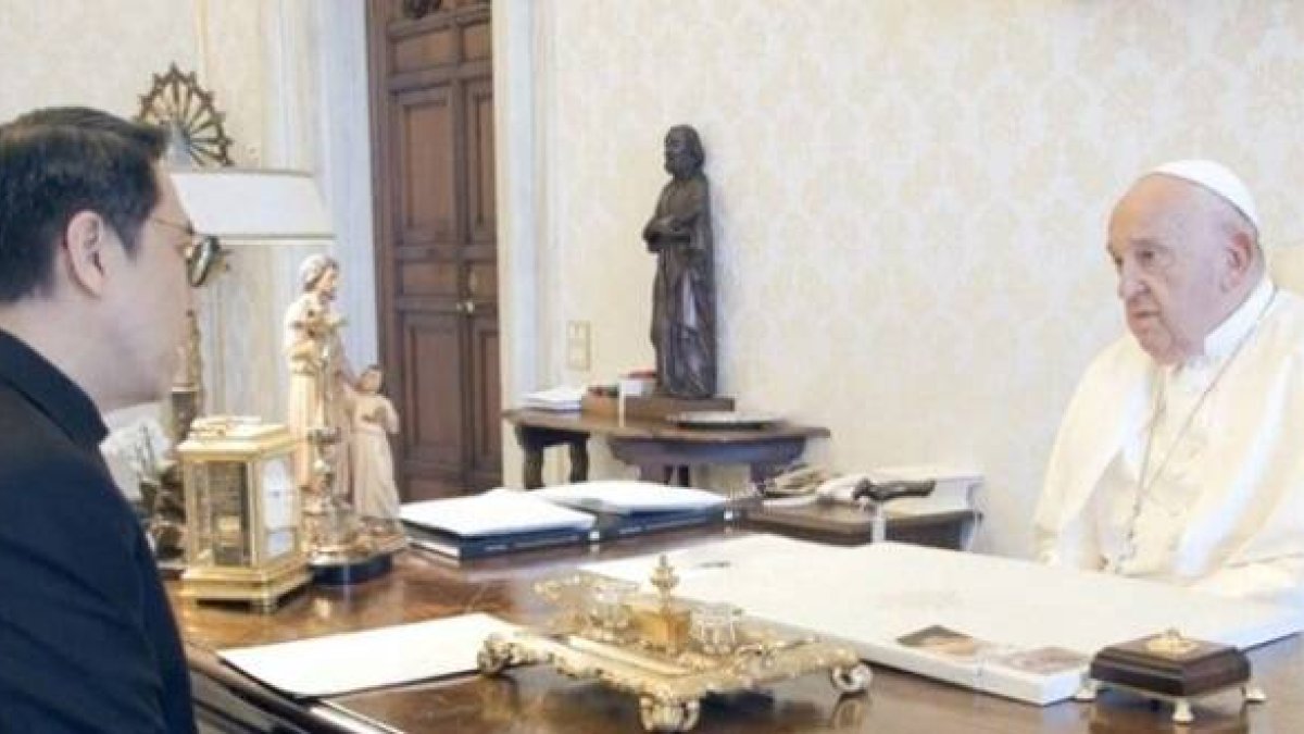 El Papa Francisco habla en español con el responsable de comunicación de los jesuitas en chino