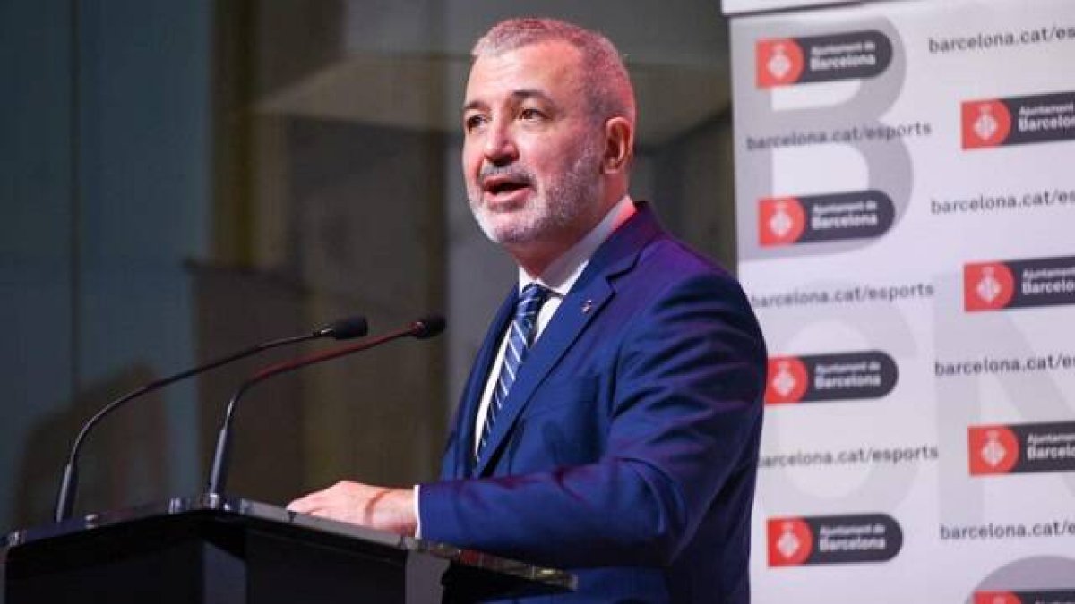 Ha habido muchos alcaldes socialistas en Barcelona, pero sólo Collboni ha quitado el belén de la plaza Sant Jaume