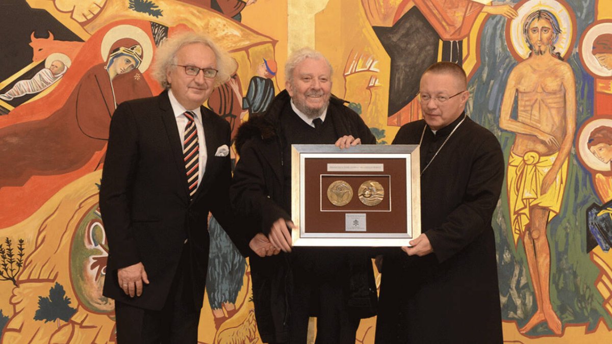 En los últimos diecinueve años este premio se ha entregado a personalidades de la talla de músicos como Ennio Morricone, directores como Giuseppe Tornatore y Krzysztof Zanussi, escultores como Arnaldo Pomodoro (foto: Tomas Marynowski).