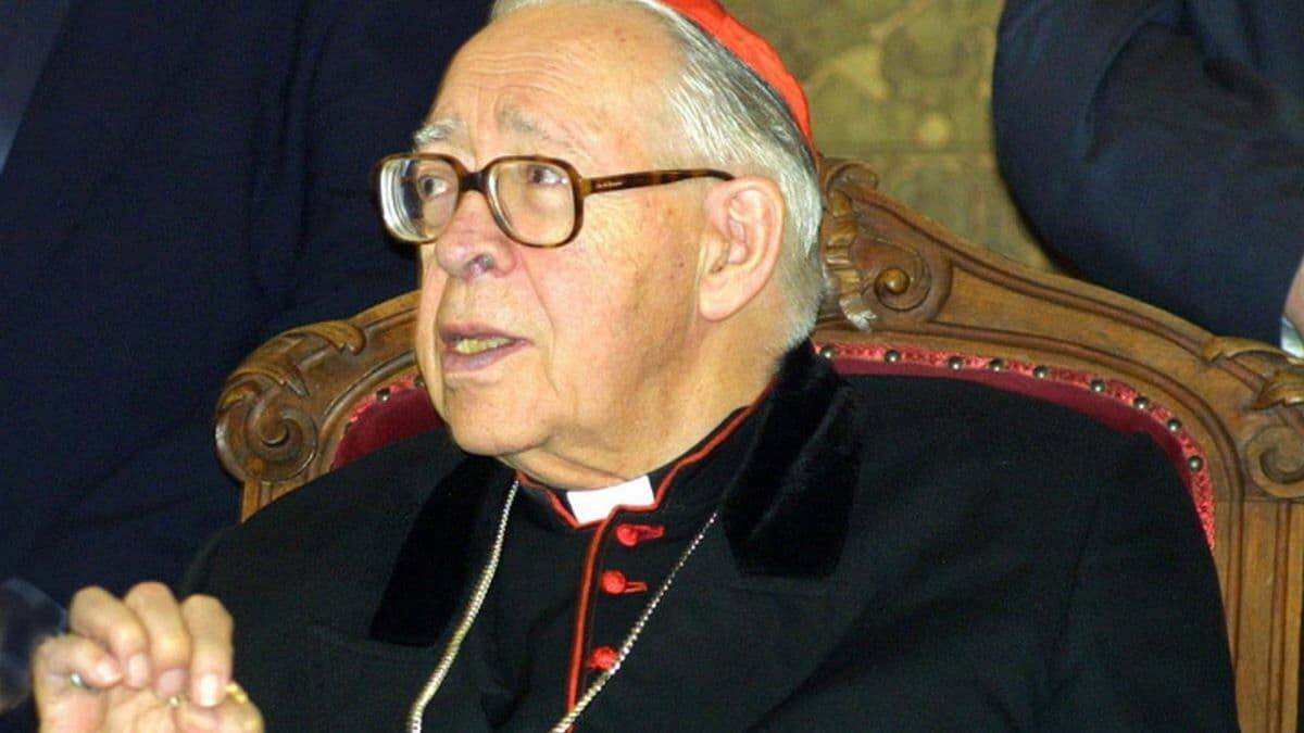 El cardenal Marcelo González Martín (1918-2004), natural de Villanubla (Valladolid), fue obispo de Astorga, arzobispo de Barcelona y, desde 1971 hasta 1995, arzobispo de Toledo y primado de España.