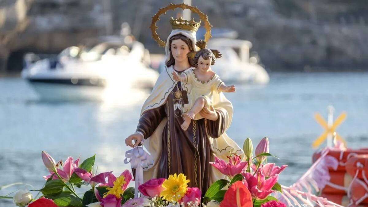 La Virgen del Carmen es patrona de cientos de pueblos y ciudades y es una de las advocaciones marianas más queridas y extendidas por el mundo.