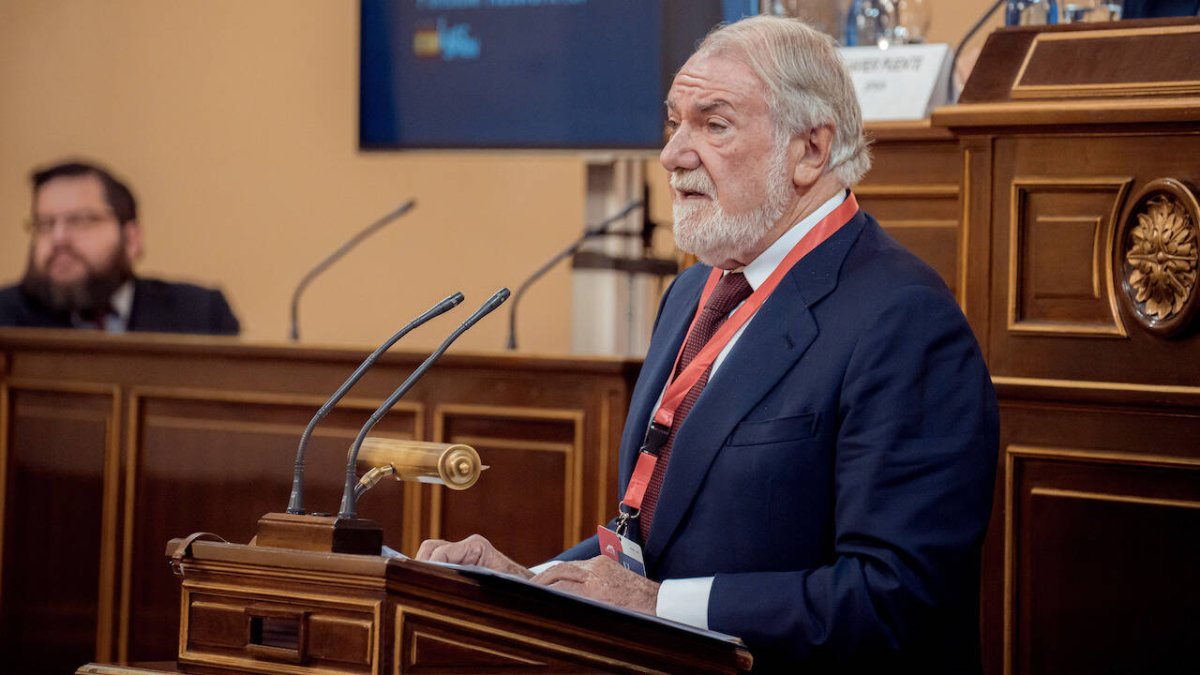 El ex ministro español Jaime Mayor Oreja fue uno de los que intervino en la cumbre.