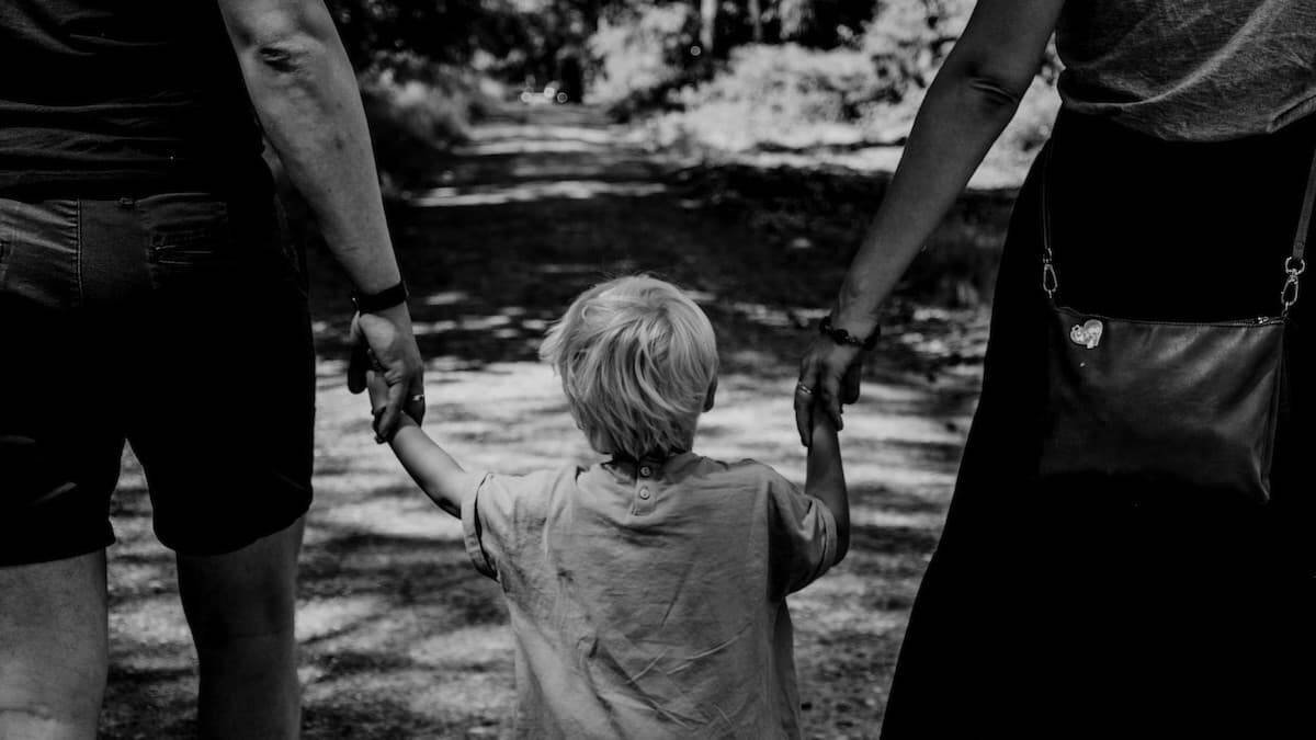 En los vínculos y en los deberes que generan descubrimos la verdadera libertad. Foto: Nienke Burgers / Unsplash.