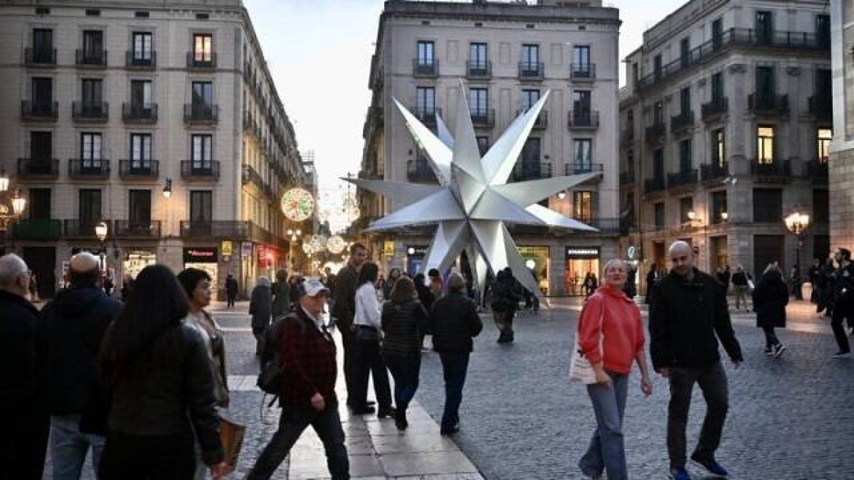 La extraña estrella de Collboni no lleva al Niño Jesús, sino que lo sustituye, lo expulsa