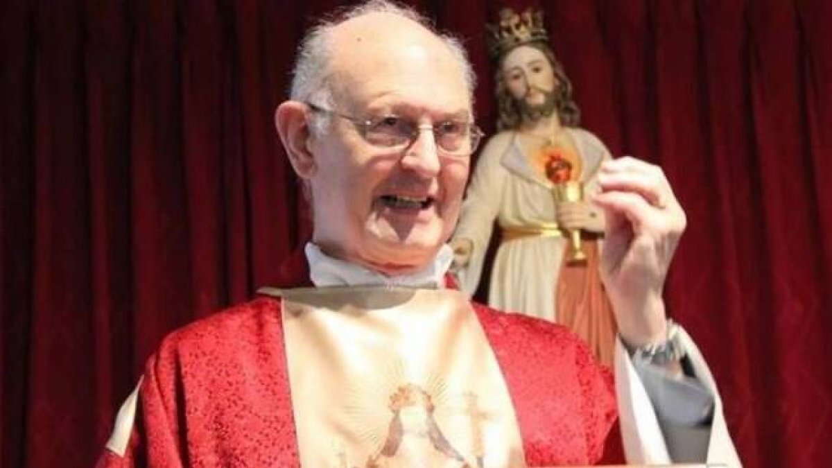 El padre José Luis Torres-Pardo (1928-2023), español de Córdoba, miembro de los Cooperadores Parroquiales de Cristo Rey, fue enviado en 1968 a Argentina, donde fundó el Instituto de Cristo Rey.