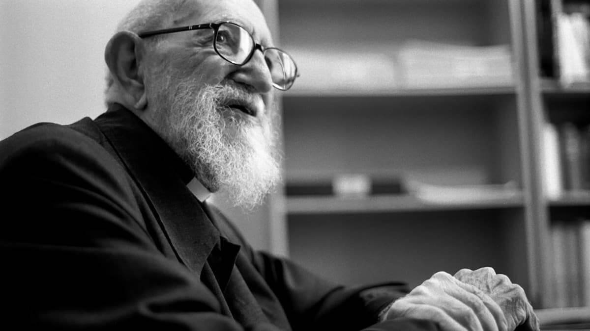 El abbé Pierre logró un gran reconocimiento público, no solo eclesiástico, a su obra social.