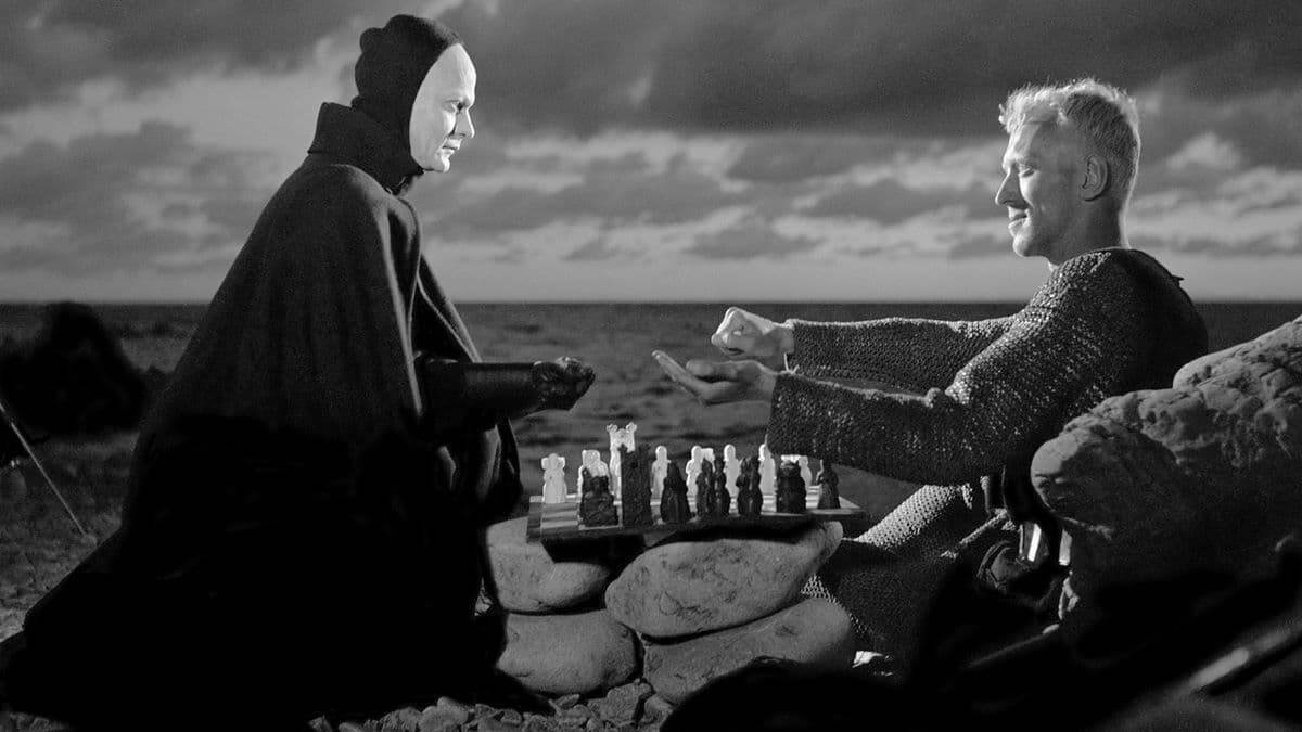 La partida de ajedrez entre el caballero (Max von Sydow) y la Muerte (Bengt Ekerot) en 'El séptimo sello' (1957) de Ingmar Bergman.