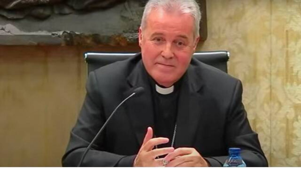 El arzobispo Iceta en la rueda de prensa del 24 de junio explicando la excomunión de las exmonjas de Belorado