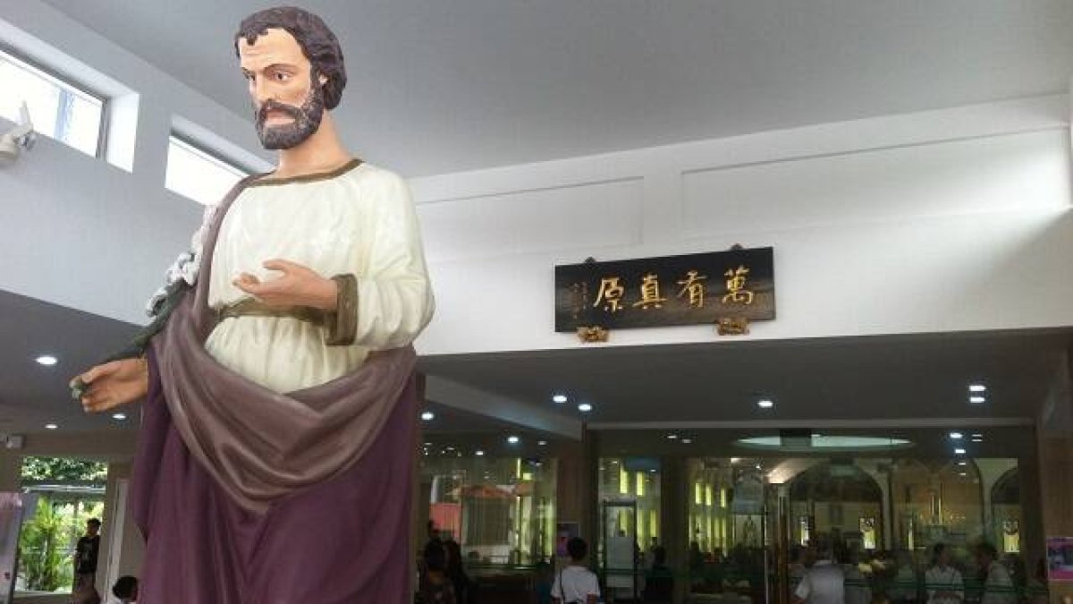 Imagen de San José a la entrada de la parroquia de Bukit Timah en Singapur