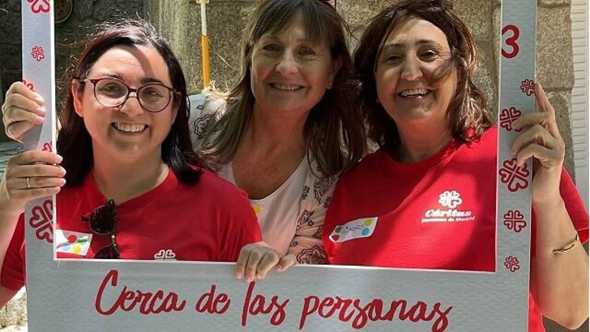 Voluntarias en un encuentro de Cáritas Madrid - la caridad católica en España mueve más dinero que nunca