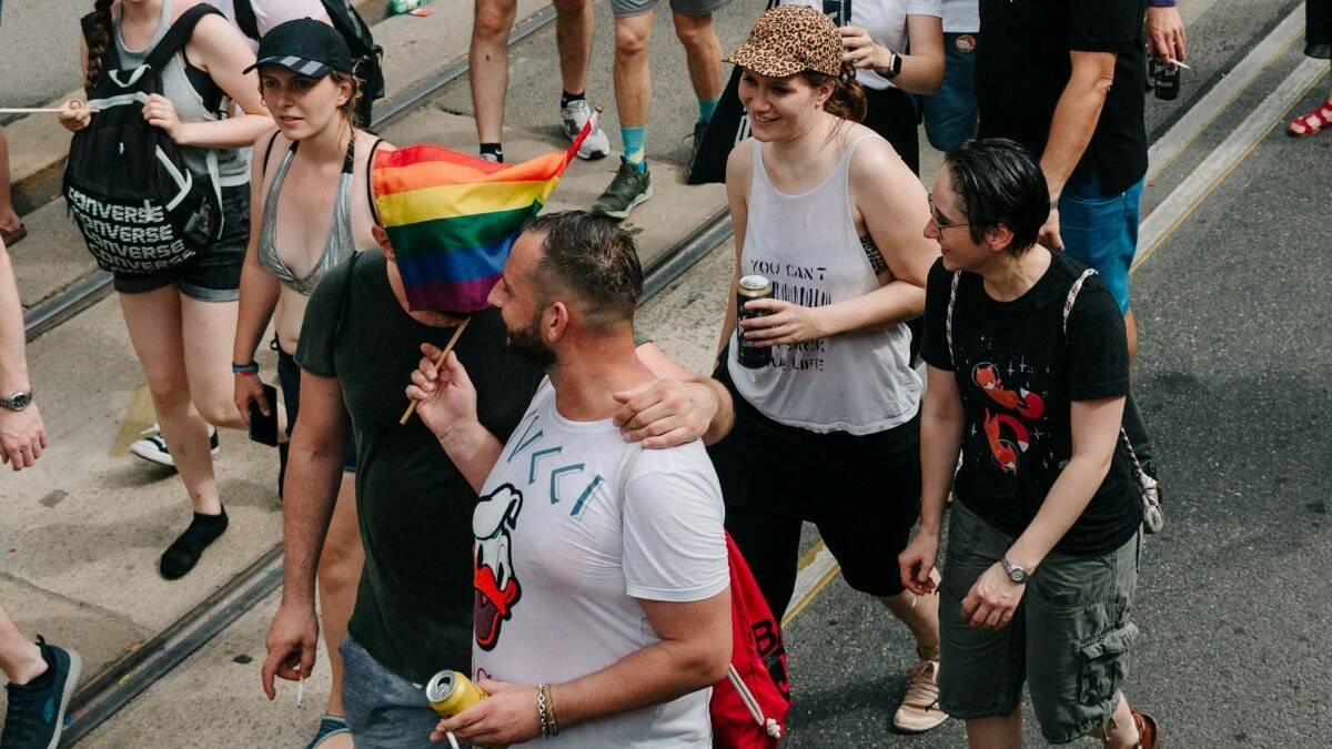 El Tribunal Constitucional italiano pidió este martes una ley para poder introducir el género no binario en la partida de nacimiento, después de desestimar la petición de una persona transexual que solicitó cambiarlo de “femenino” a “otro” en Bolzano.