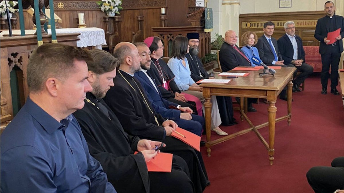 Al tratarse de derechos fundamentales, recuerdan las confesiones, no pueden prevalecer uno en detrimento de los otros.