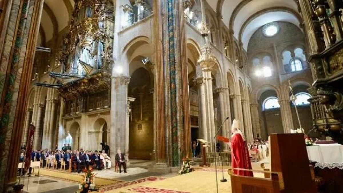 El arzobispo de Santiago de Compostela, Francisco José Prieto, presidió esta mañana la celebración litúrgica de la solemnidad del Apóstol Santiago.