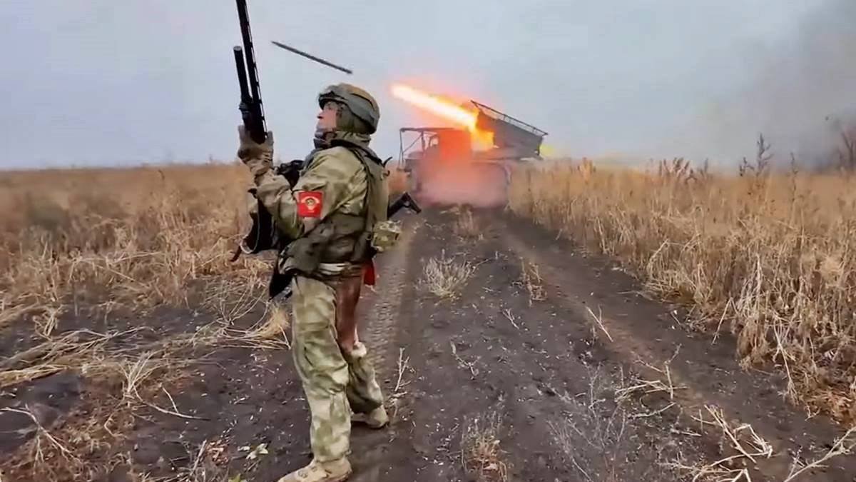 La capacidad de un país para hacer frente a una guerra sostenida depende también de su estructura de población. A igualdad de otros factores, una sociedad envejecida está en clara desventaja ante una sociedad joven.