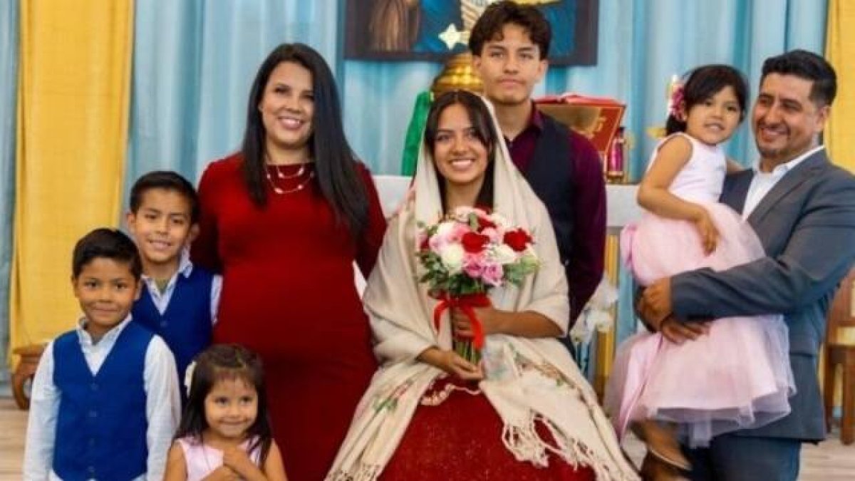 Soledad Ramírez (Sol) y Gerardo Melo (Jerry), junto a sus hijos. La familia es un ejemplo de fe, confianza y respeto por la vida de cada uno de sus hijos.