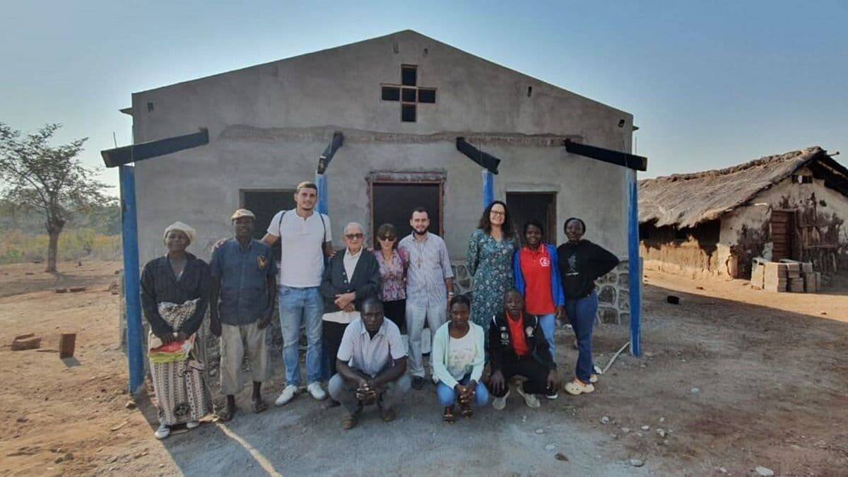 Gabriel Rodríguez, que cuenta su experiencia, junto a otros jóvenes misioneros en Mozambique. Foto: Misiones de Canarias.