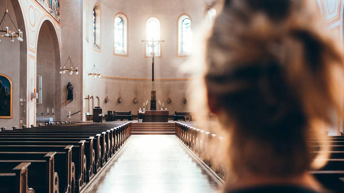 La oración en la que admitimos que no sabemos rezar es la mejor oración, dice el canónigo Christian Gouyaud. Foto: Thomas Vitali / Unsplash.