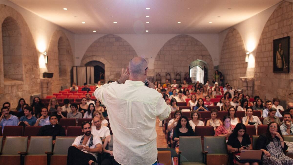 Decenas de asistentes se dan cita en el emblemático Monasterio de la Santa Espina (Valladolid), donde se celebra el Observatorio de lo Invisible.