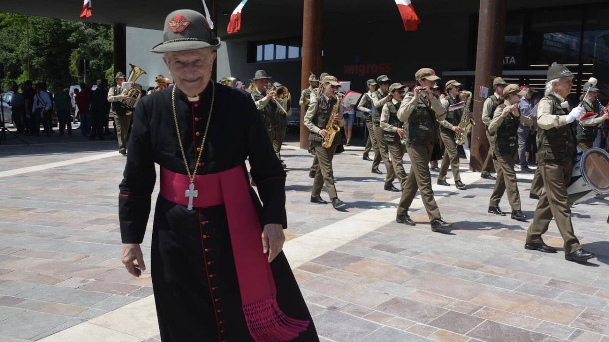 Elegido obispo por un santo, Pablo VI, ejerció la mayor parte de su ministerio con otro santo, Juan Pablo II.