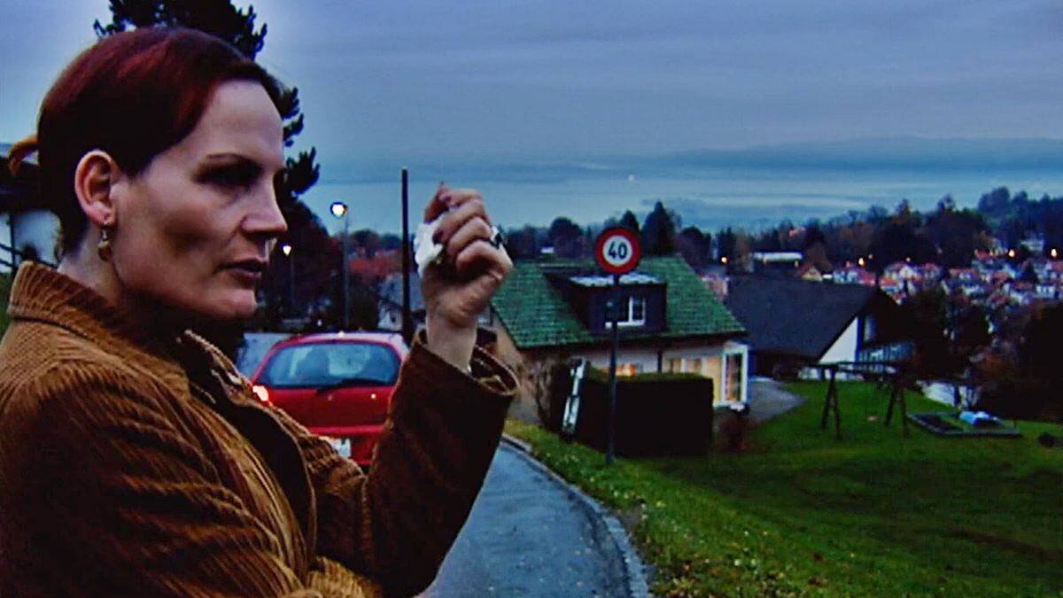 Nadia Brönimann, en un reportaje de 2004: cinco años después de sus cirugías, la insatisfacción y las depresiones continuaban.