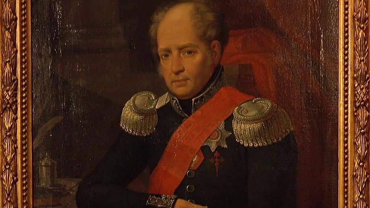 Agustín de Betancourt, con la Cruz de Santiago en el uniforme. La banda que cruza el pecho es propia de la Gran Cruz de Alejandro Nevsky, una de las más altas condecoraciones de Rusia, recibida en honor a la obra pública y de ingeniería que hizo allí.