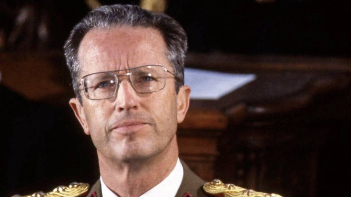 Fue conocido por haber abdicado durante treinta y seis horas en 1992 para no firmar la ley del aborto.