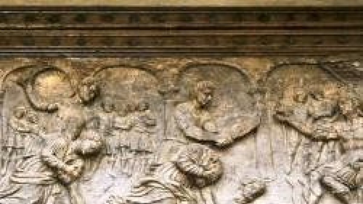 Relieve de la degollación de los santos.