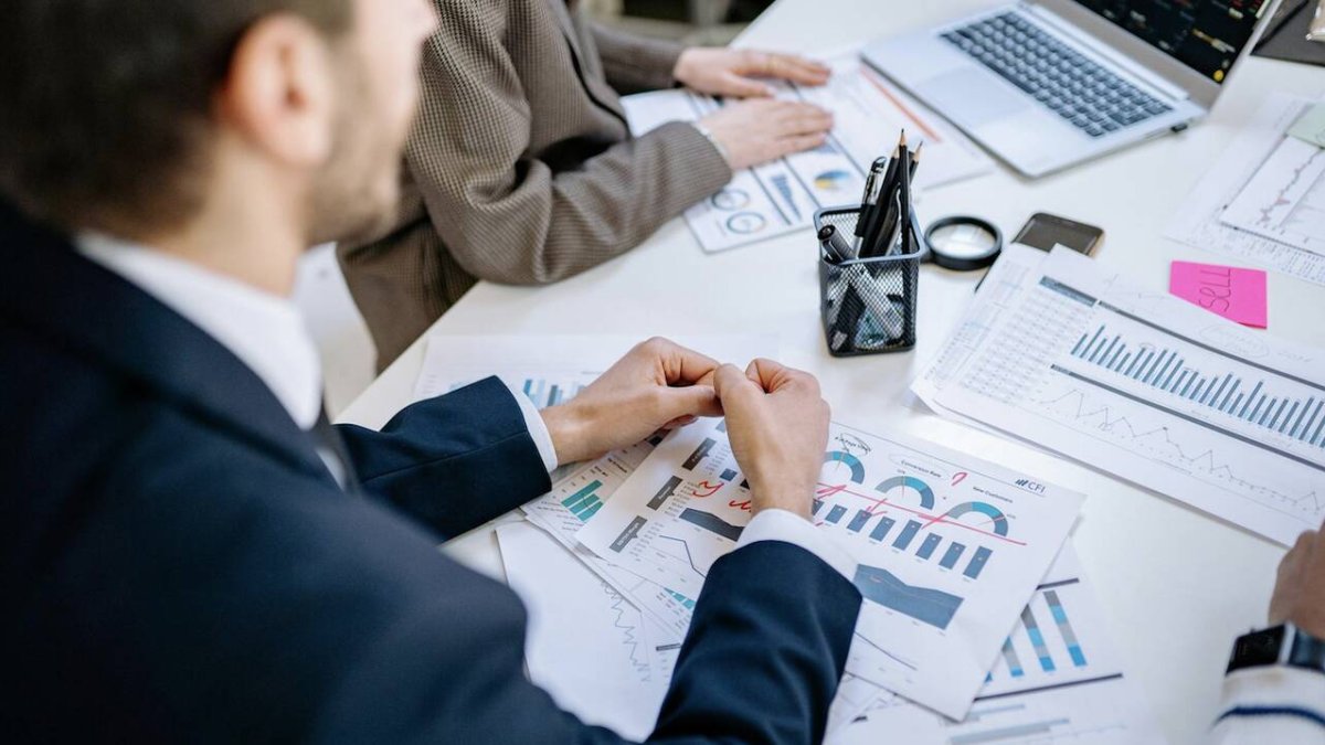 Es clave que el inversor se informe sobre dónde mete su dinero y exija una rentabilidad a sus ahorros.