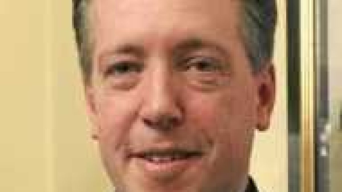 John Wauck, asesor religioso de Encontrarás dragones