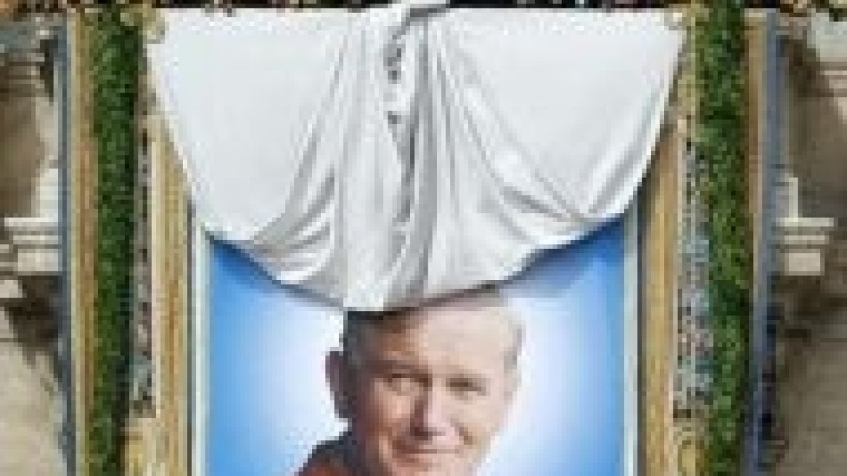 apiz del beato Juan Pablo II en la Basílica de San Pedro