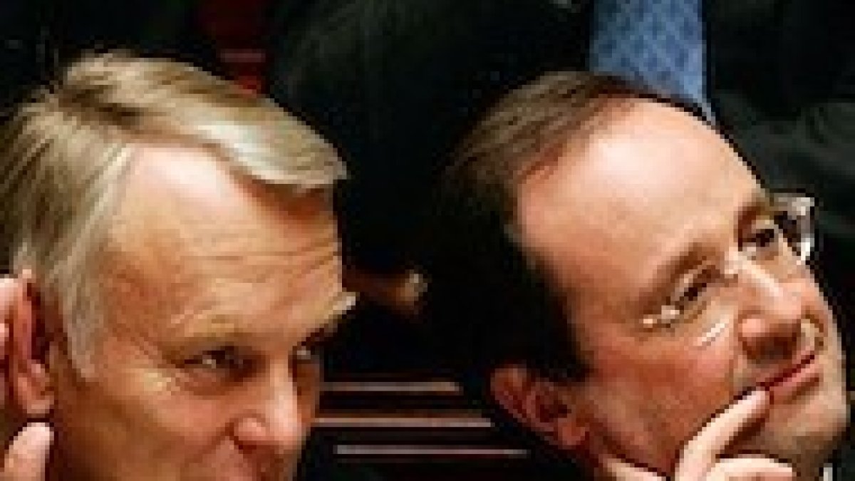 Ayurault (izquierda) y Hollande (derecha).