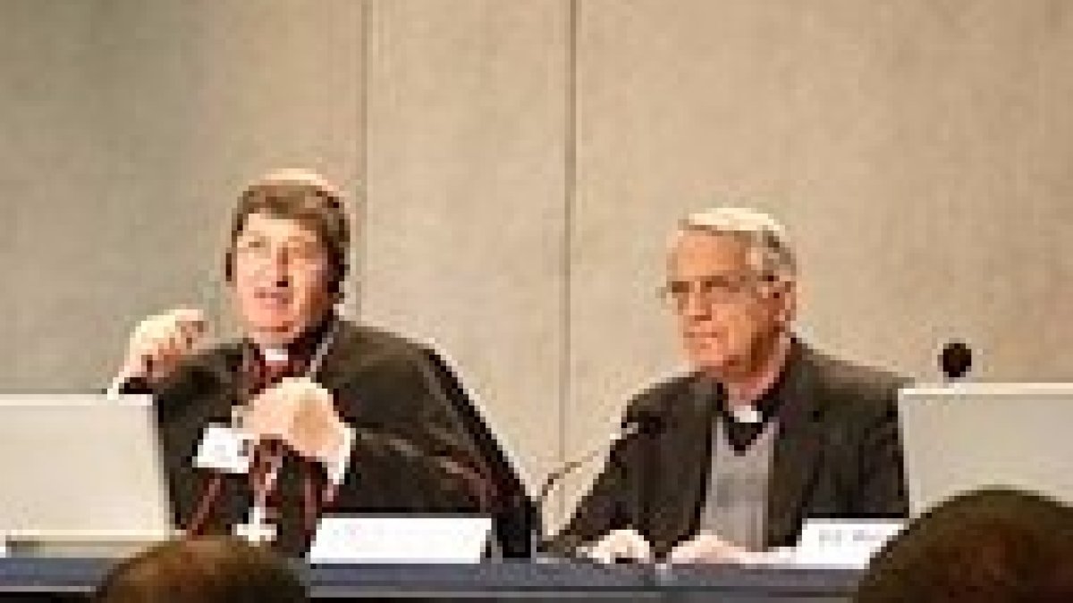 El cardenal Betori y el padre Lombardi.