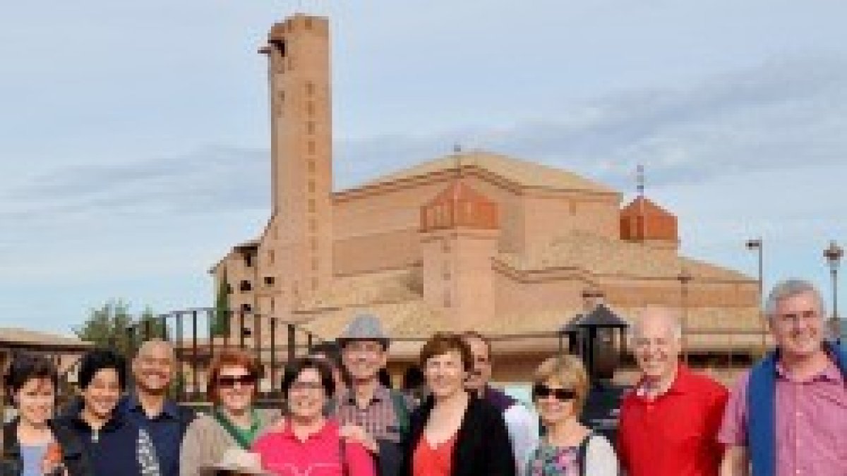 Peregrinos de Australia en el santuario mariano de Torreciudad