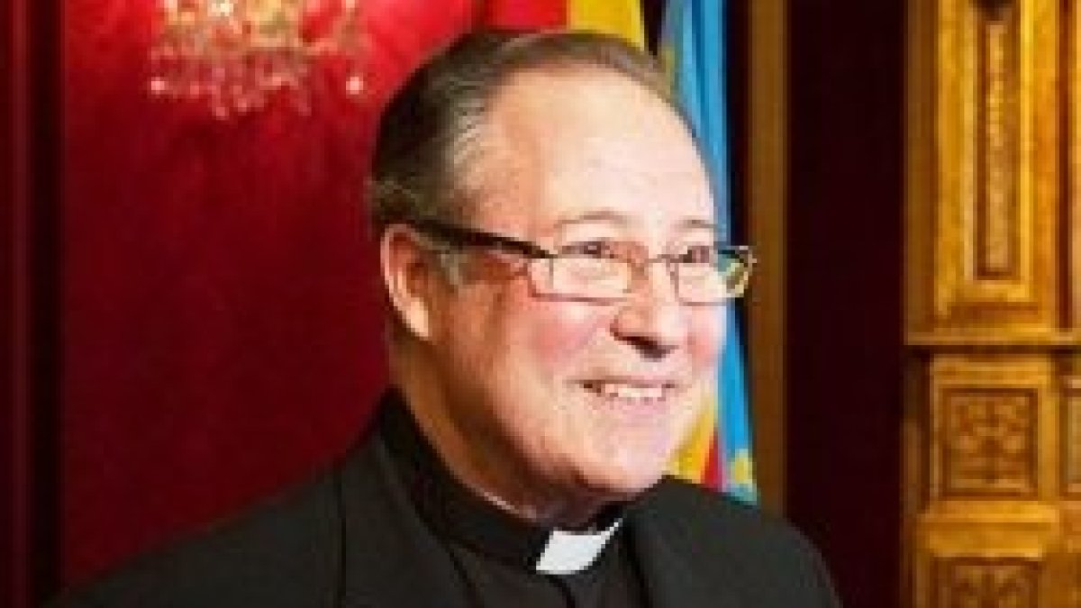 Esteban Escudero deja de ser obispo de Palencia y vuelve a ser obispo auxiliar en Valencia