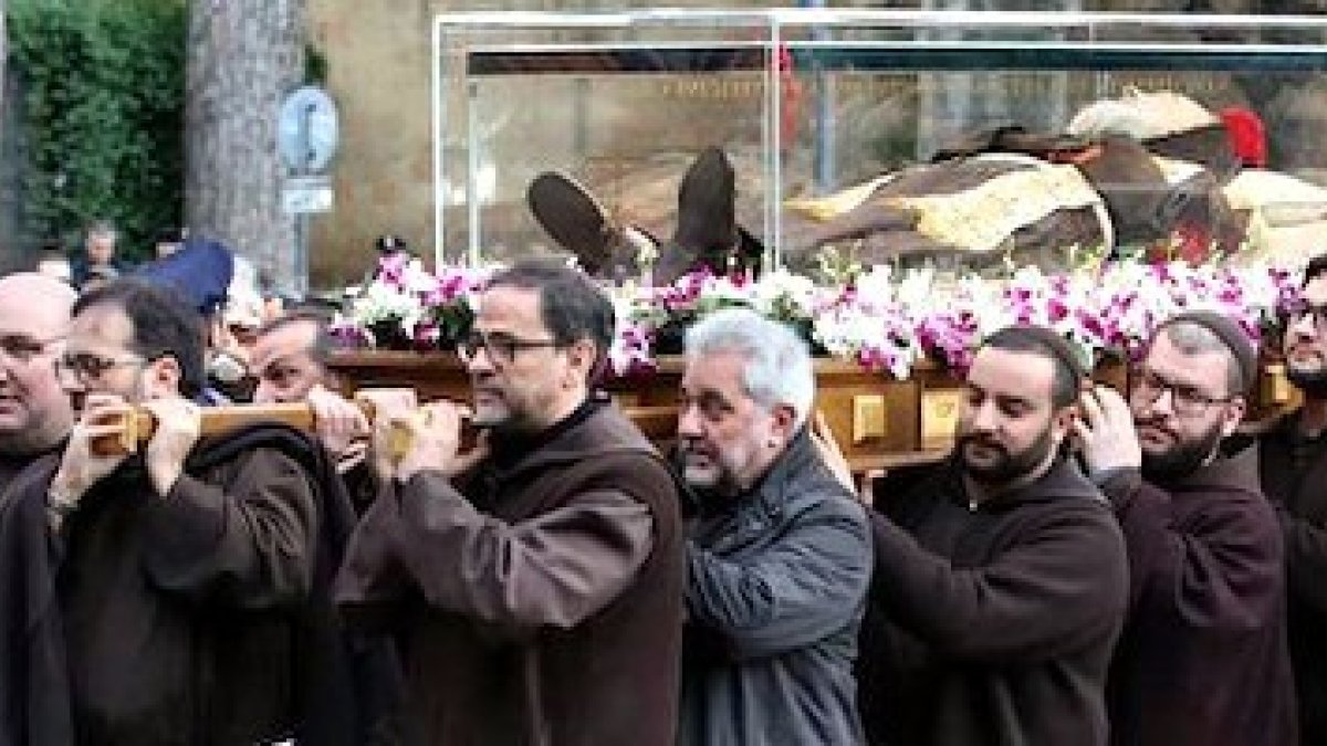Se esperan decenas de miles de personas para venerar los restos del Padre Pío y el Padre Leopoldo.