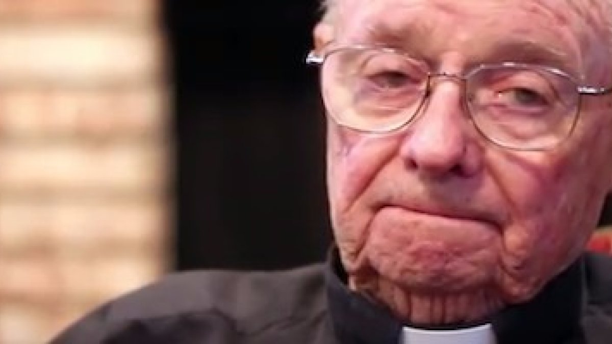 Ed Thompson, fallecido con 93 años, considera sus últimos 23 años como los más felices de su vida sacerdotal, ya libre de alcohol.