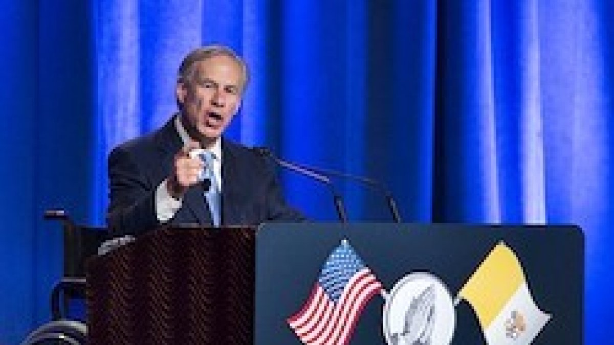 Greg Abbott, católico, lleva 31 años en una silla de ruedas.
