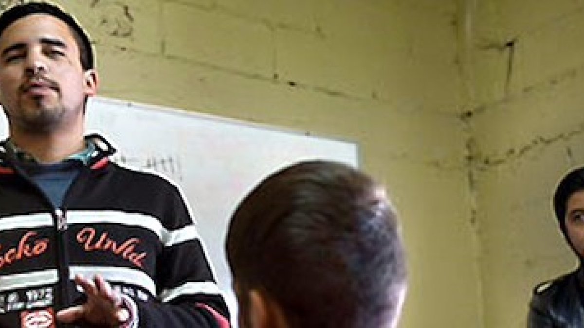 Esteban, durante una de sus clases de preparación para la confirmación.