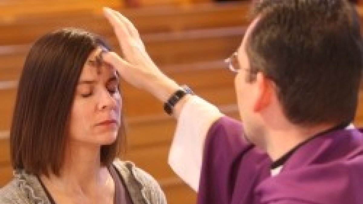 El Miércoles de Ceniza muchas personas acuden a las iglesias para marcar el inicio de la Cuaresma