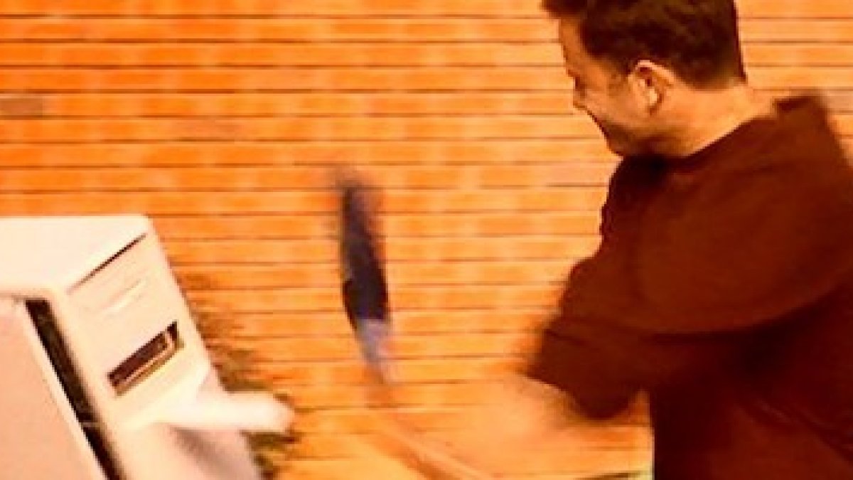 Una escena de la película A Prueba de Fuego, donde la pornografía por internet también juega su papel en la crisis matrimonial de los protagonistas.