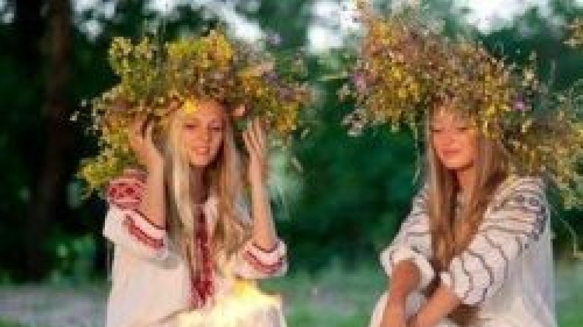 Una cosa es disfrazarse de eslavas antiguas y encender hogueras... y otra es reinventarse un religión desaparecida hace mil años