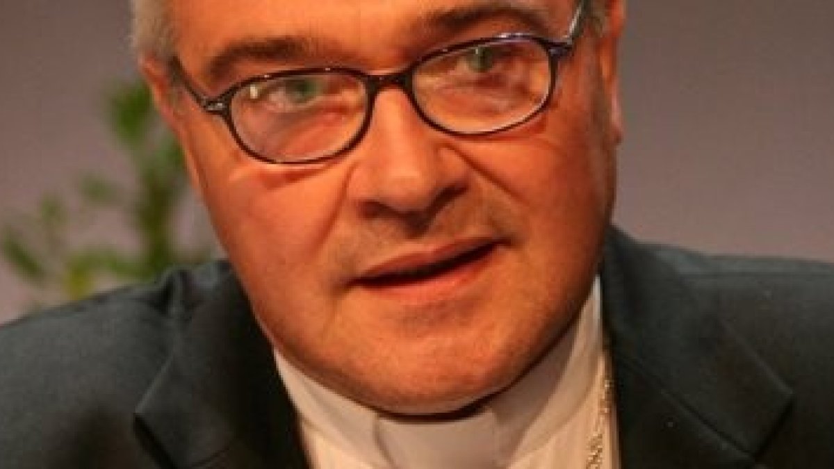 El arzobispo Luigi Negri lamenta que muchos católicos dejen que la prensa hostil sea quien defina su modelo de iglesia y le cuente la historia de la Iglesia